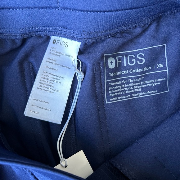 Figs yola skinny scrub pant in Navy Blue - Picture 3 of 4